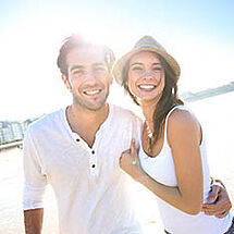 Photo d'un couple en bord de mer